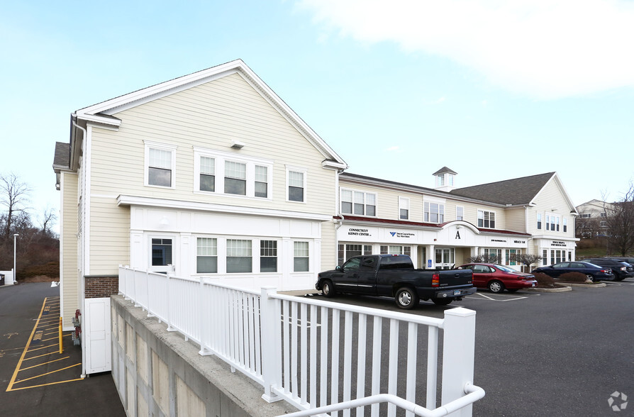 240 Indian River Rd, Orange, CT for rent - Building Photo - Image 2 of 11