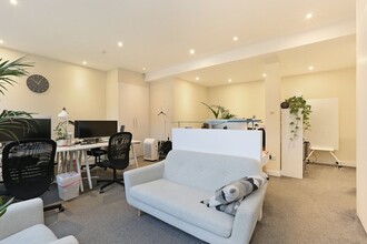 262 Waterloo Rd, London for rent Interior Photo- Image 2 of 12