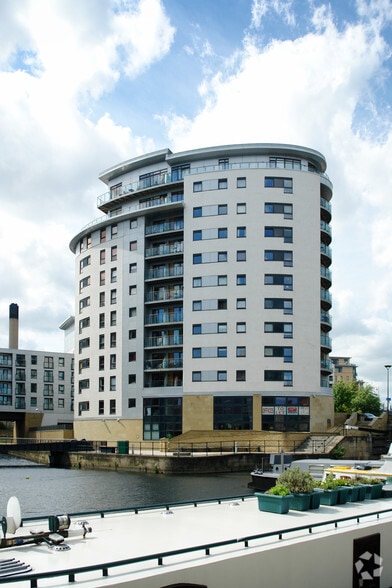 Leeds Dock, Leeds for sale - Primary Photo - Image 1 of 4
