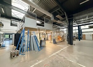 Light Industrial in Dardilly to rent Building Photo- Image 2 of 4