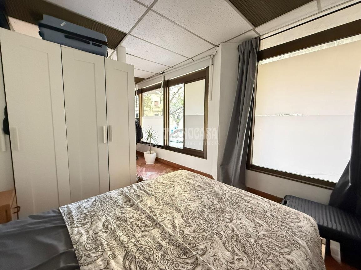 Barcelona, BAR 08013 - - - Interior Photo - Image 1 of 4