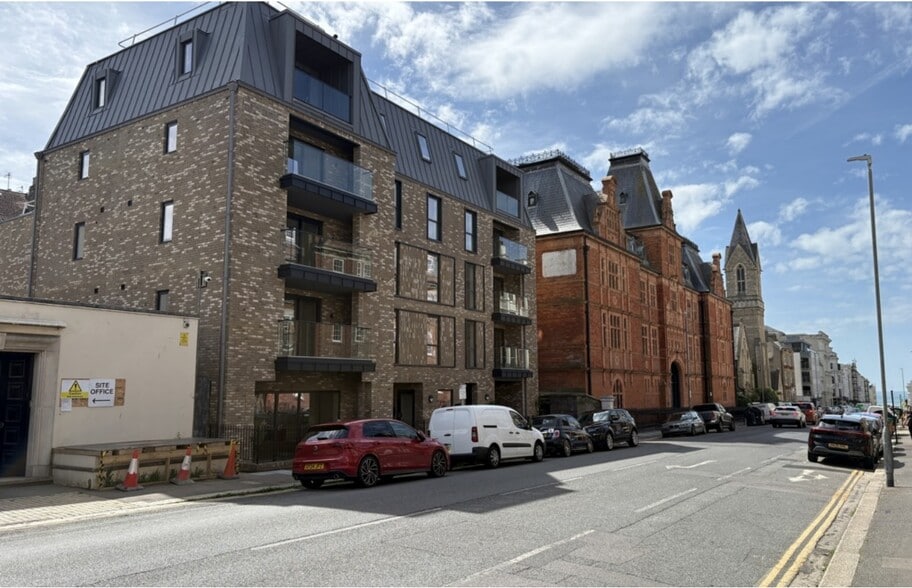 77 Holland Rd, Hove to rent - Building Photo - Image 2 of 7
