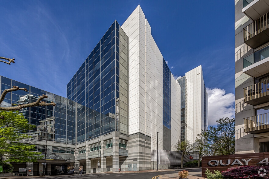 4 Thomas More Sq, London to rent - Primary Photo - Image 1 of 22