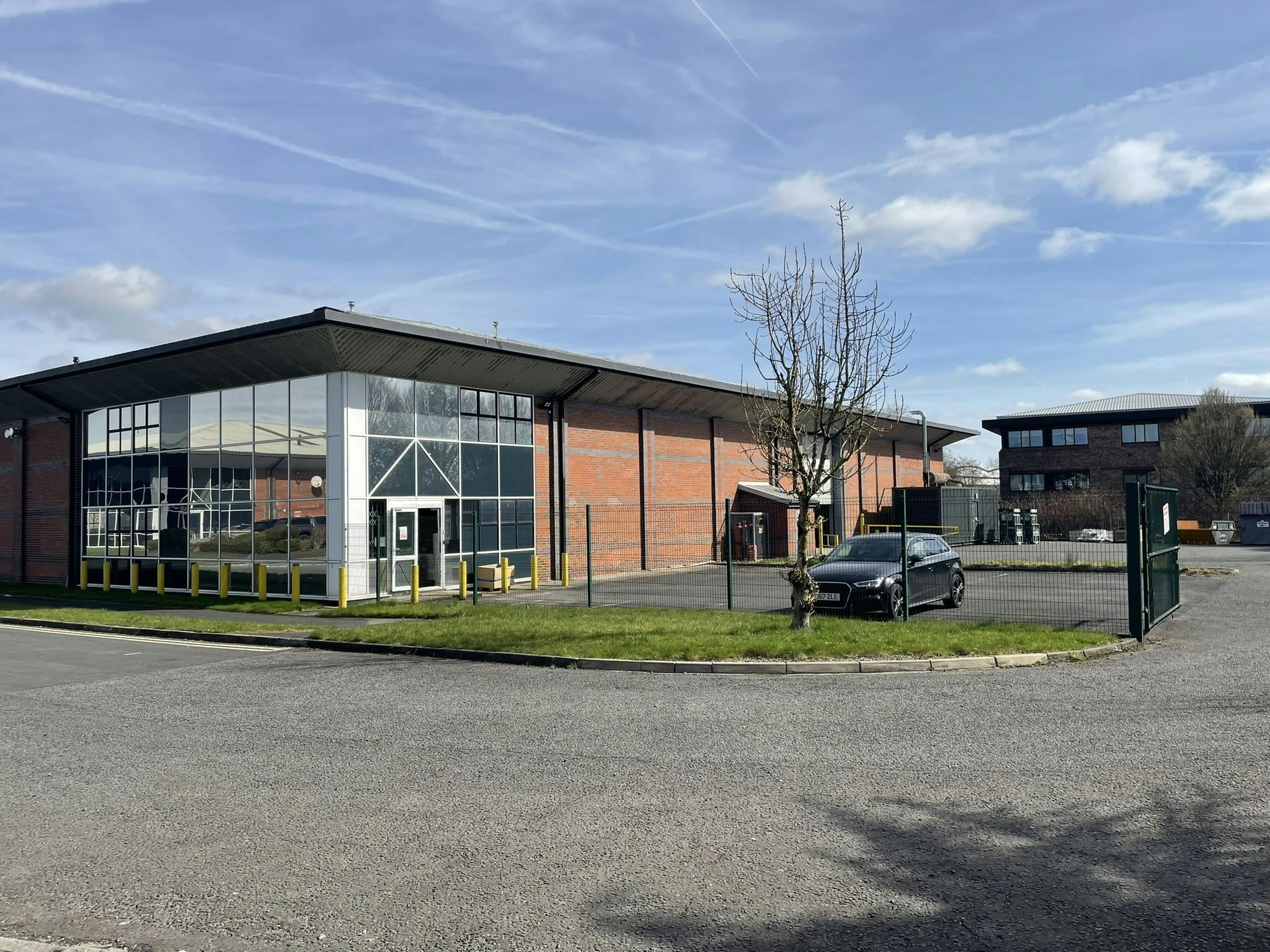 Barrs Fold Rd, Bolton to rent Primary Photo- Image 1 of 6