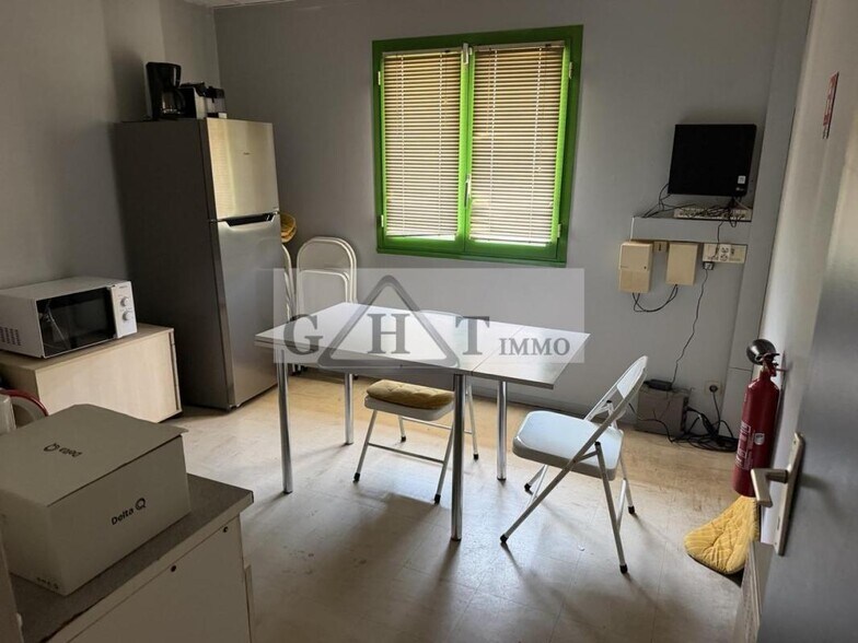 Industrial in Le Plessis Pate for sale - Interior Photo - Image 3 of 10