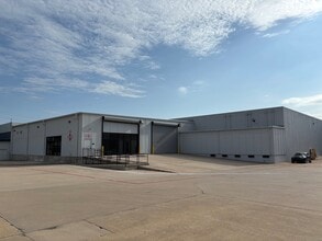 2550 McMillan Pky, Fort Worth, TX to rent Building Photo- Image 1 of 5