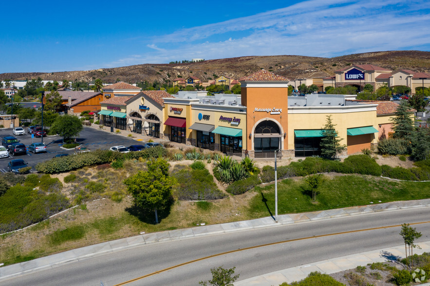 1263 Simi Town Center Way, Simi Valley, CA for rent - Primary Photo - Image 3 of 6