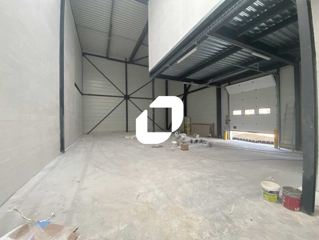 Light Industrial in Pontoise to rent Building Photo- Image 1 of 9