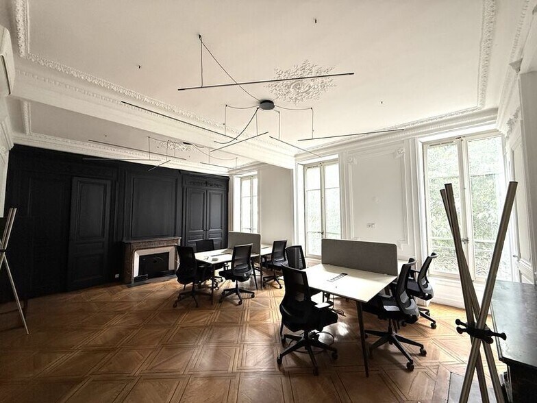 Office in Lyon to rent - Interior Photo - Image 1 of 7