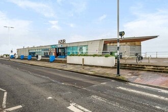 40 Marina, St Leonards On Sea to rent Building Photo- Image 2 of 9