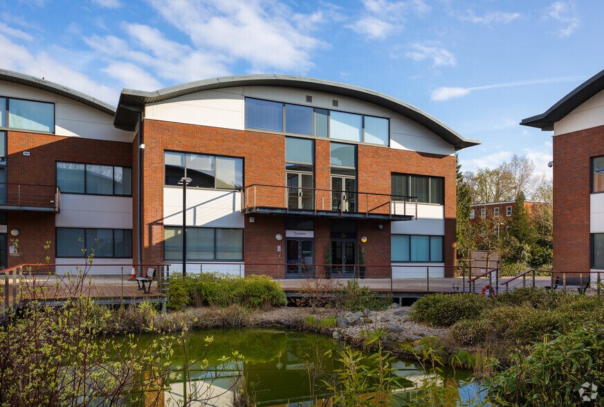 1 Brooklands Rd, Weybridge for sale - Primary Photo - Image 1 of 1