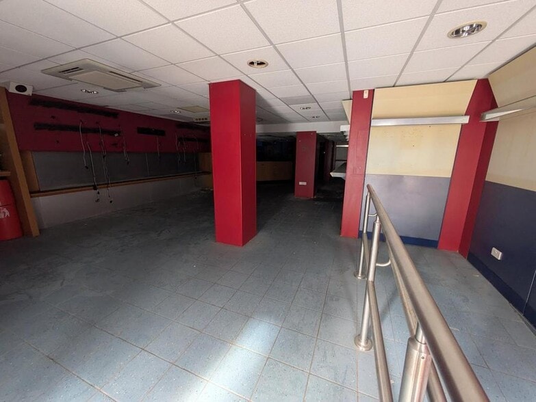 221-227 High St, Guildford to rent - Building Photo - Image 2 of 4