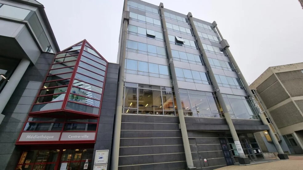 39 Rue Du Gouverneur Général Eboué, Issy-les-Moulineaux to rent - Building Photo - Image 1 of 13