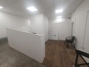 108-110 New St, Huddersfield to rent Interior Photo- Image 2 of 3