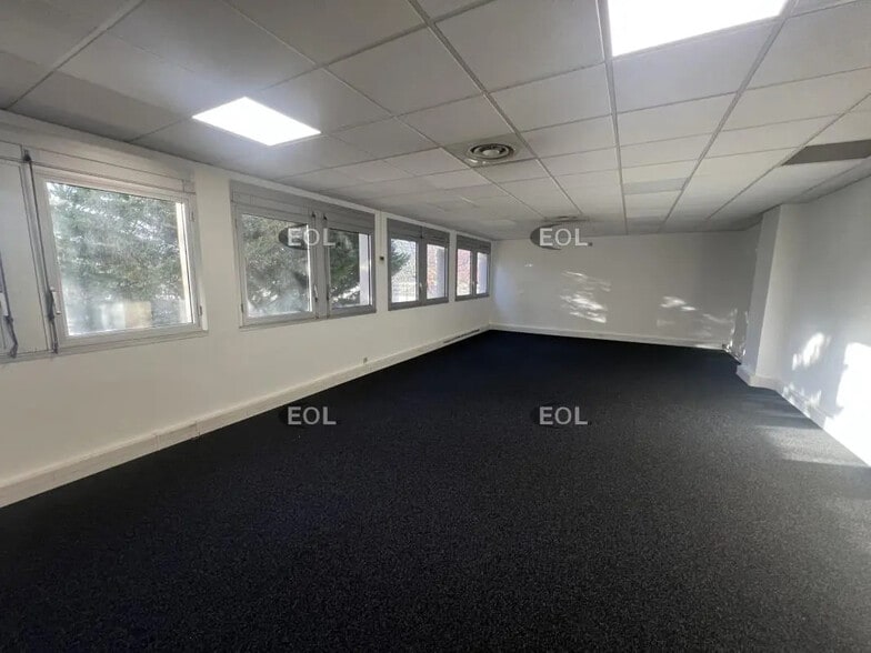 Office in Aulnay-sous-Bois to rent - Interior Photo - Image 3 of 10