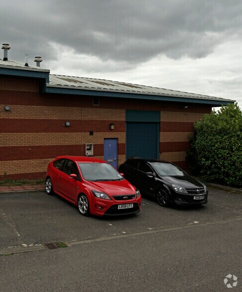 32 Glenpark St, Glasgow to rent - Building Photo - Image 2 of 3
