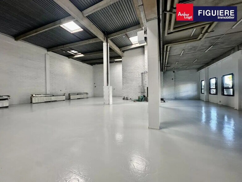 Chemin De La Bastide Blanche, Vitrolles to rent - Building Photo - Image 3 of 10