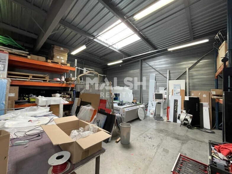 Light Industrial in Brignais to rent - Interior Photo - Image 3 of 7