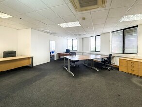 268 A Chase Rd, London to rent Interior Photo- Image 1 of 8