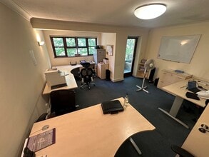 Admirals Way, London to rent Interior Photo- Image 2 of 3