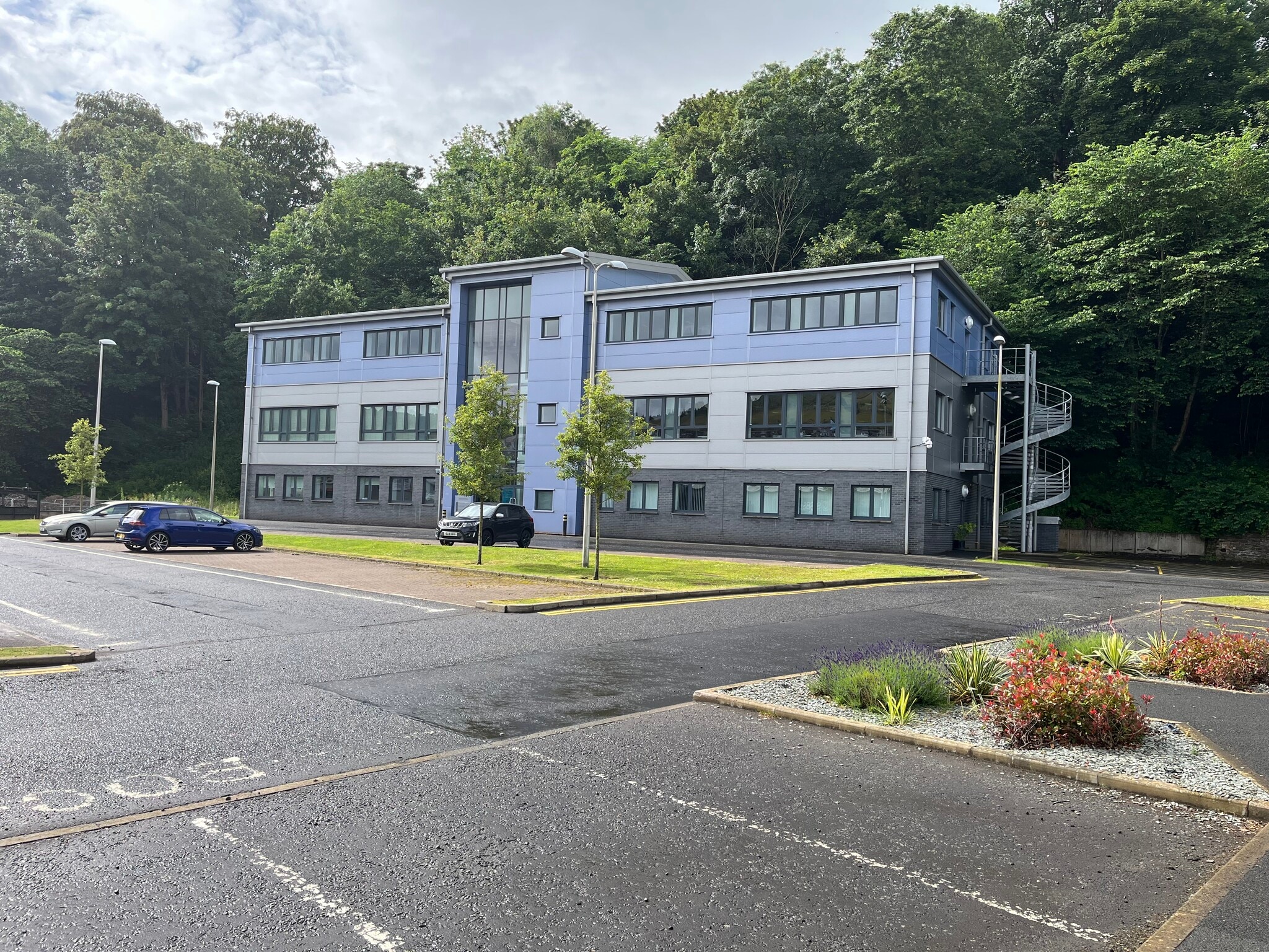 12A Queen St, Galashiels to rent Building Photo- Image 1 of 4