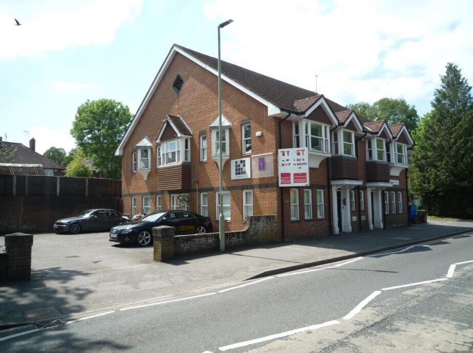 22-24 Guildford Rd, Bagshot for sale Primary Photo- Image 1 of 1