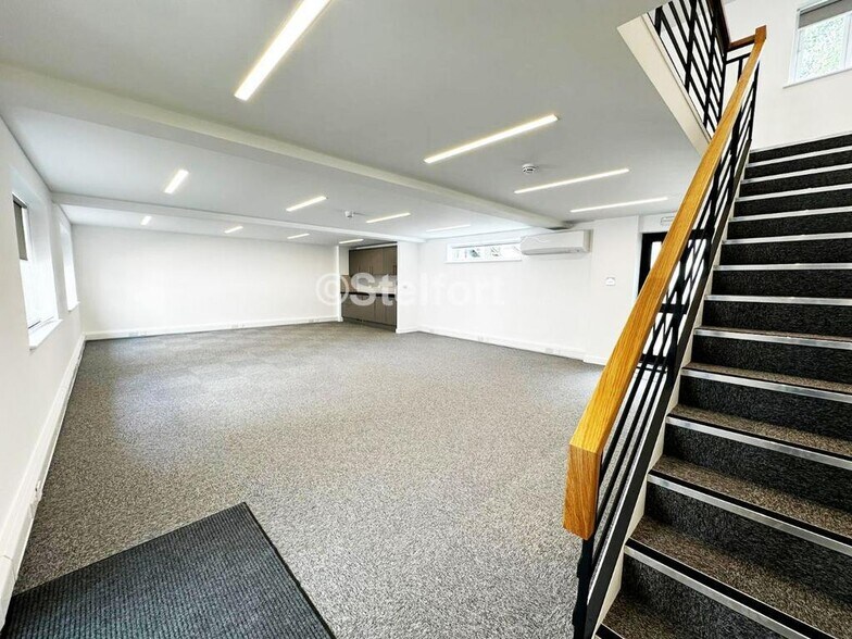 27-29 Vauxhall Grove, London to rent - Building Photo - Image 3 of 16