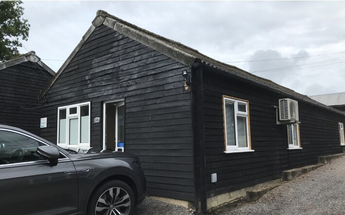 Coombe Hill Rd, East Grinstead for sale - Primary Photo - Image 1 of 1