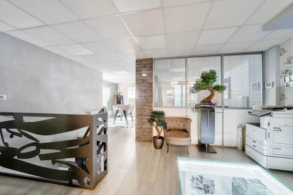 Vente Bureaux 175 m² - Photo 1