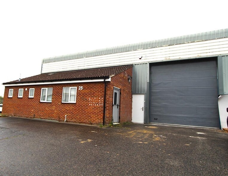 19-27 Bluebridge Industrial Estate, Halstead to rent - Building Photo - Image 3 of 28