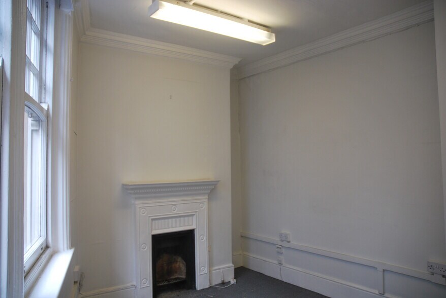 36-40 Glasshouse St, London to rent - Interior Photo - Image 2 of 5