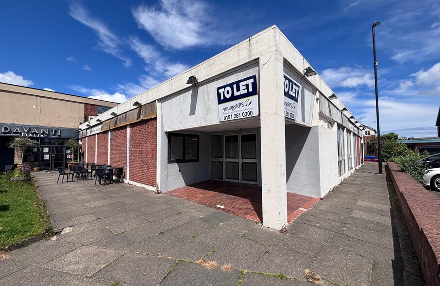 4 Claremont Crescent, Whitley Bay to rent - Building Photo - Image 2 of 12