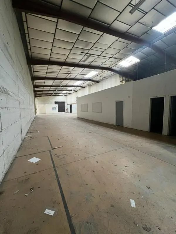 Location Entrepôt 1 100 m²