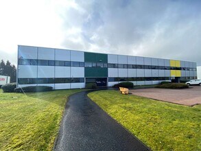 1-3 Langlands Pl, East Kilbride to rent Building Photo- Image 1 of 6