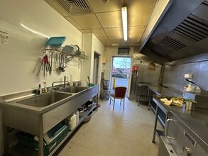 Berry Hl, Mansfield to rent Interior Photo- Image 2 of 4