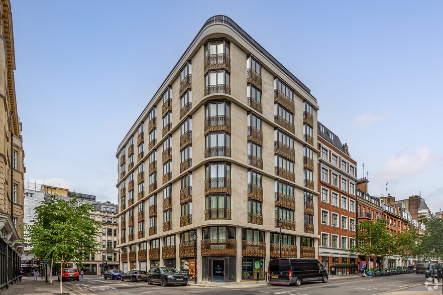 204A Great Portland St, London to rent - Building Photo - Image 1 of 4