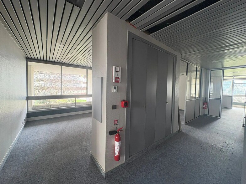 Office in Bordeaux to rent - Interior Photo - Image 2 of 7