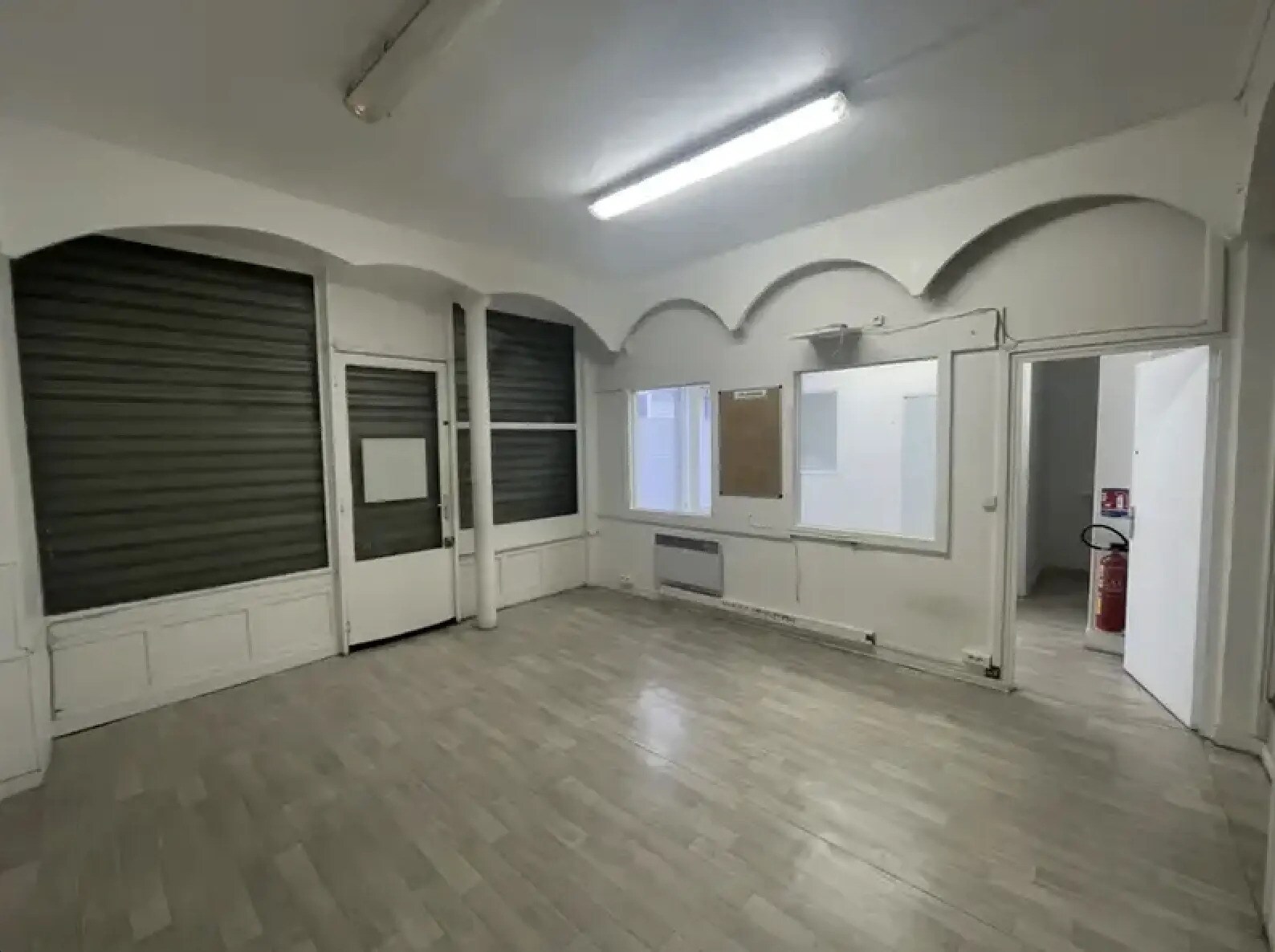 Retail in Paris to rent Building Photo- Image 1 of 3