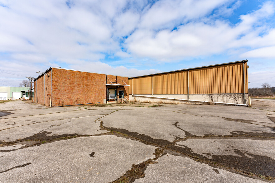 200 Universal Dr, Centerville, TN for rent - Building Photo - Image 1 of 41