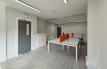 12-14A Bath St, Altrincham to rent Interior Photo- Image 2 of 3