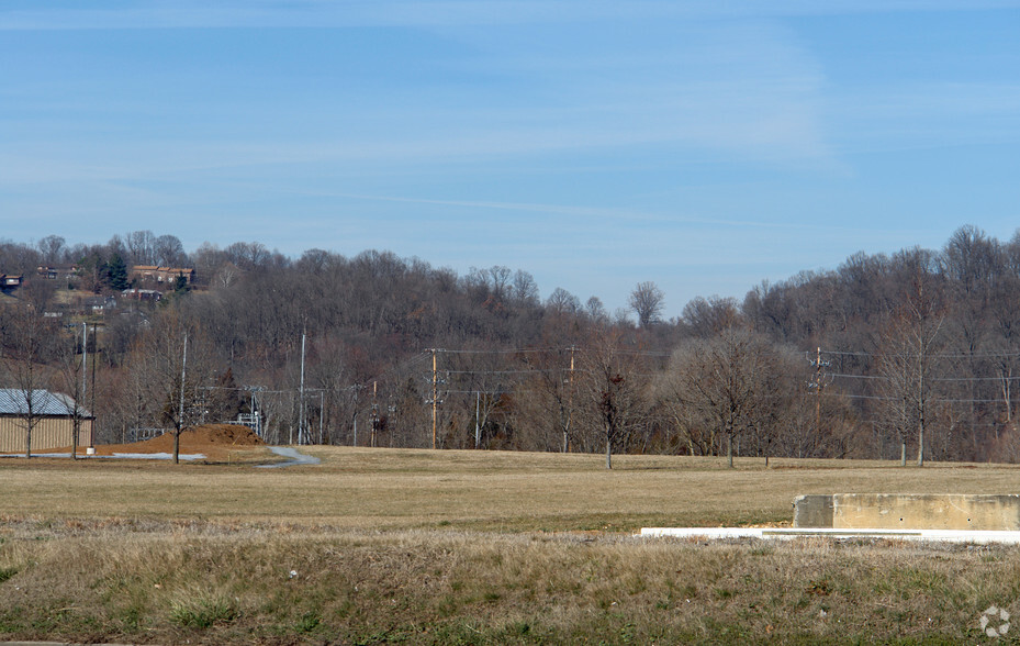 W Elk Ave, Elizabethton, TN for sale - Primary Photo - Image 1 of 1