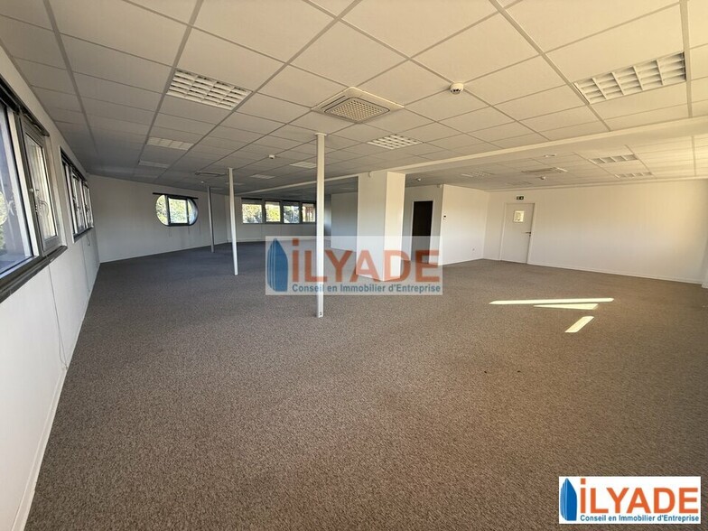 Office in Marseille to rent - Interior Photo - Image 2 of 9