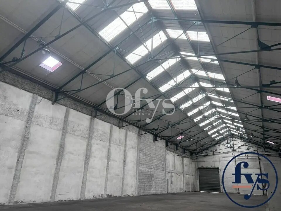 Light Industrial in Lyon for sale Interior Photo- Image 1 of 10