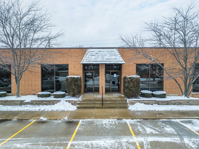 5000-5014 Chase Ave, Downers Grove, IL for rent - Building Photo - Image 2 of 6