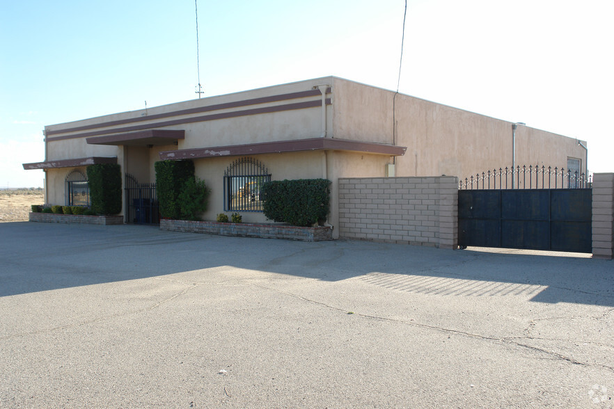 45730 Division St, Lancaster, CA for rent - Primary Photo - Image 1 of 19