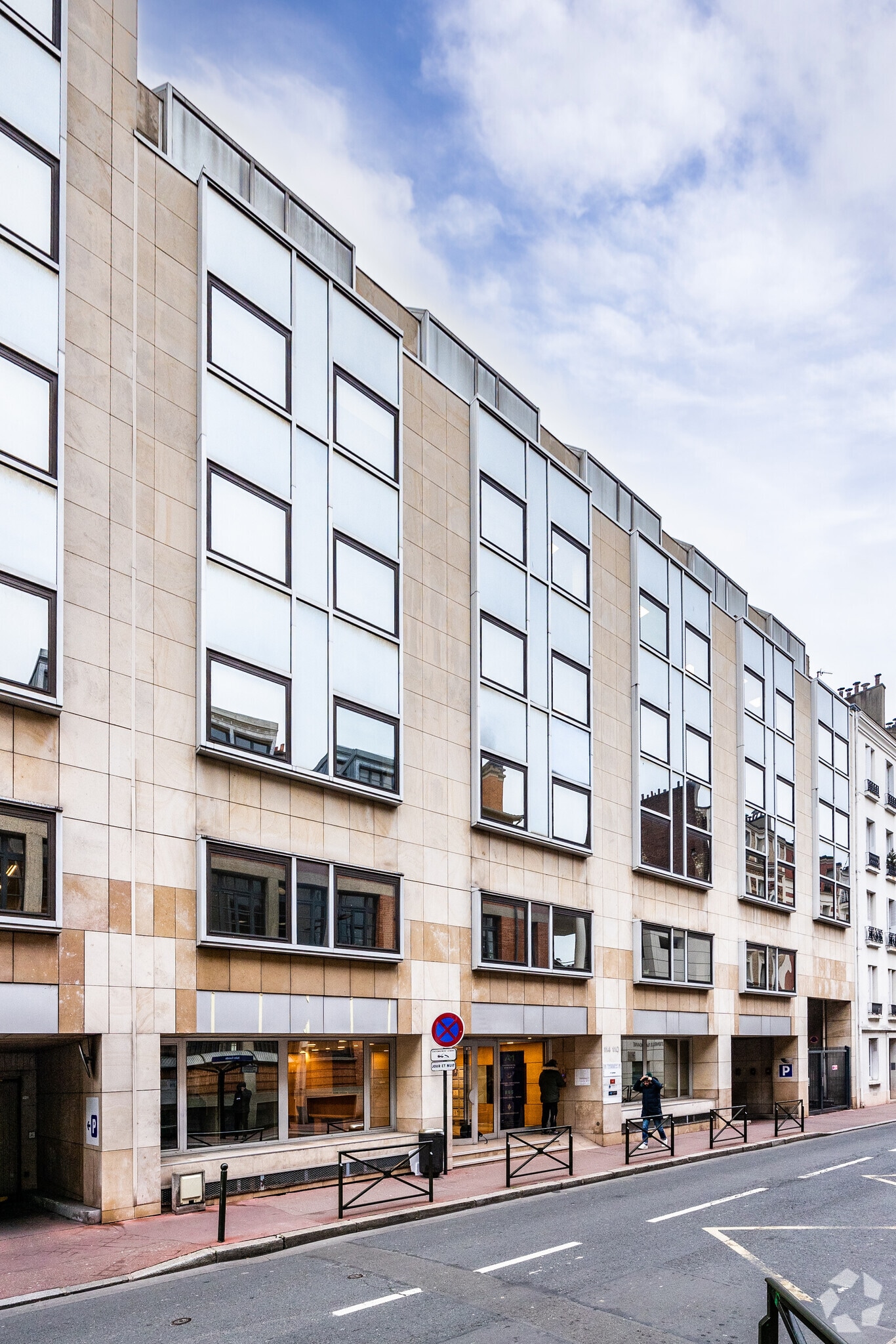 110 Rue Jules Guesde, Levallois-Perret to rent Building Photo- Image 1 of 3