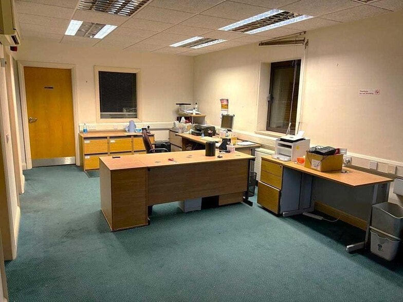 12 Mill St, Slough to rent - Building Photo - Image 2 of 8