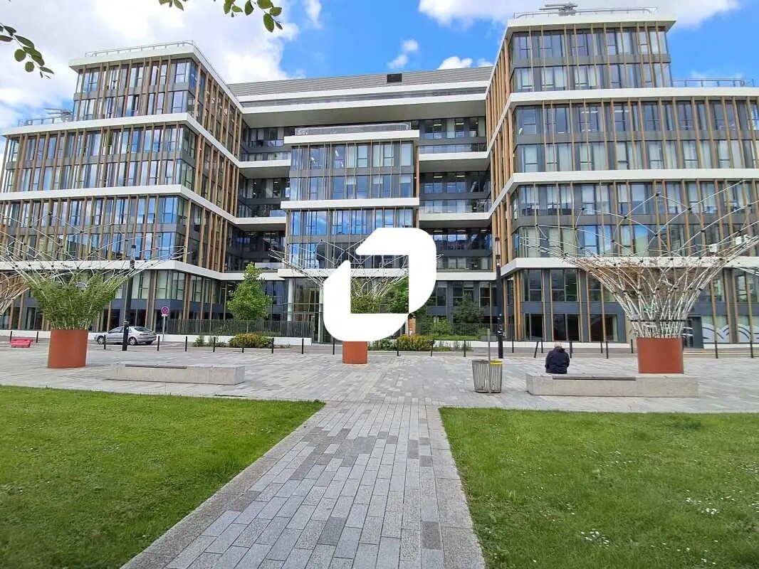 2 Avenue De La Gare, Montigny-le-Bretonneux to rent Building Photo- Image 1 of 15