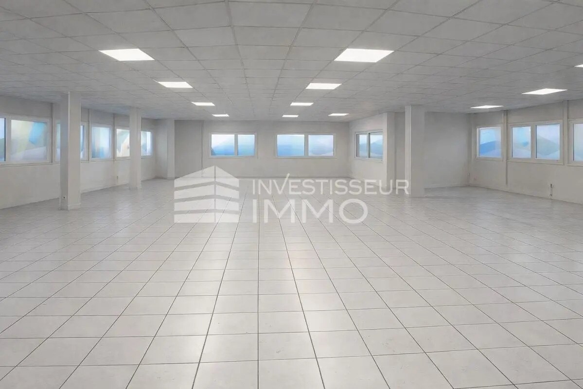 Light Industrial in Villeneuve-la-Garenne to rent Interior Photo- Image 1 of 9