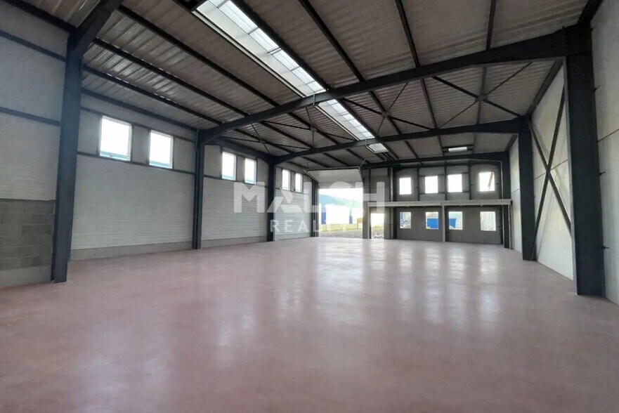 Office in OULLINS-PIERRE-BÉNITE to rent - Interior Photo - Image 1 of 4